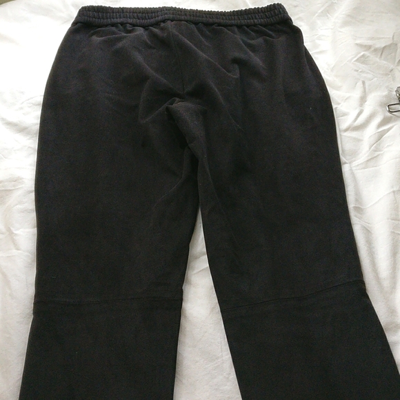 Aritzia Babaton black faux suede cropped jogger pants - Picture 10 of 10